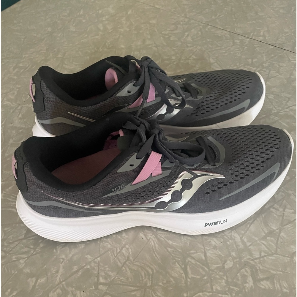 Women’s size 9 Saucony powerrun sneakers.
